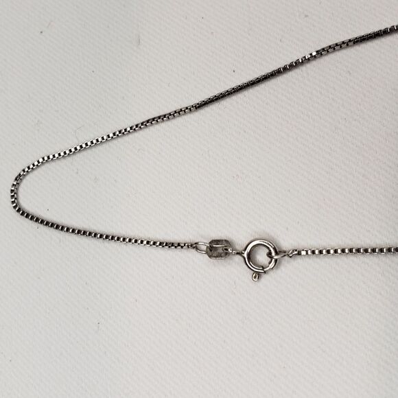 Silver Mother Mary pendant on silver chain 925 Silver - Picture 7 of 8